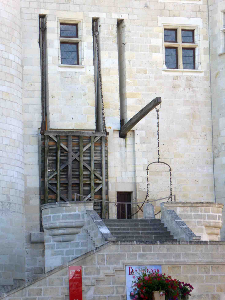 Le pont levis du château - Langeais