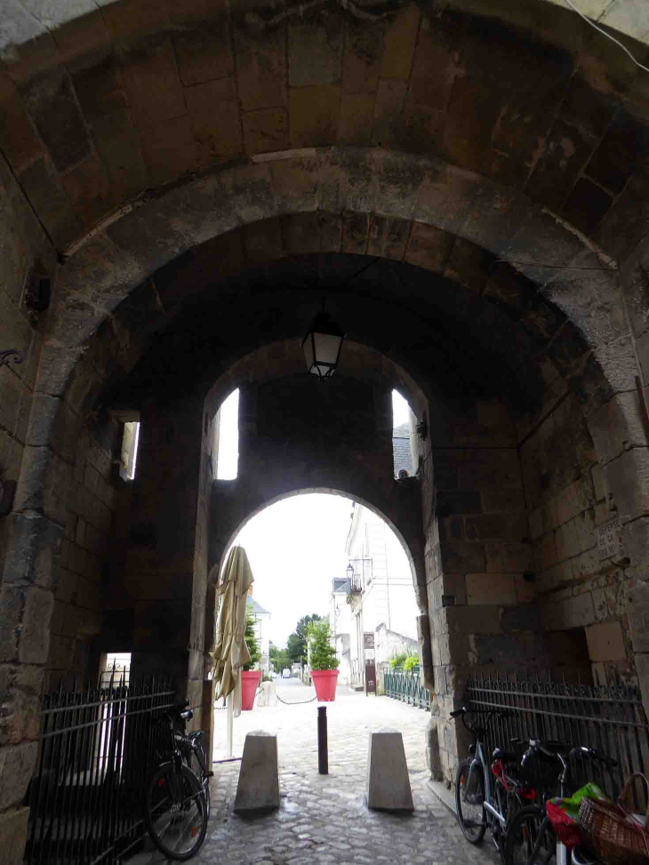 Sous la porte des Cordeliers - Loches