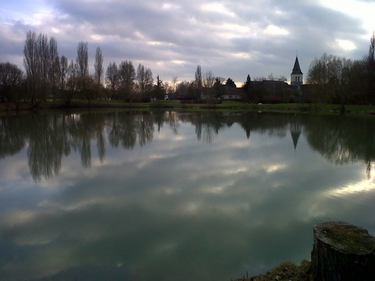 L'étang du village - Luzé