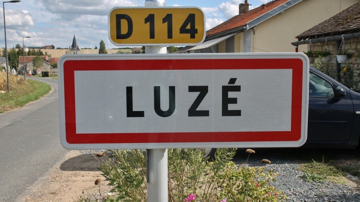  - Luzé