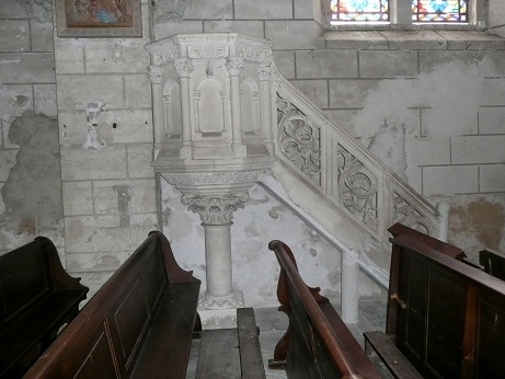 Son église et sa chaire en pierre - Marray