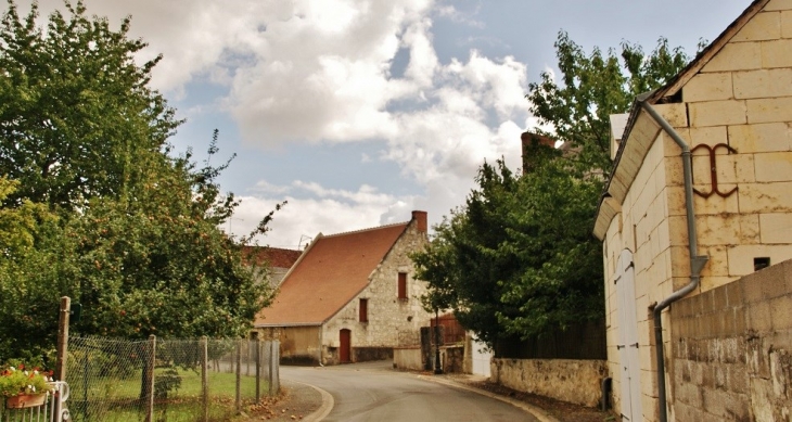 Le Village - Neuil