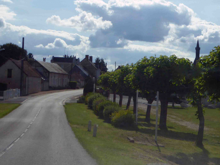 L'entrée du village - Nouans-les-Fontaines