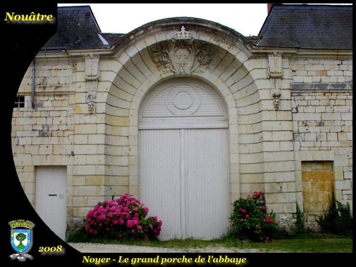 Le grand porche de l'abbaye de Noyer - Nouâtre