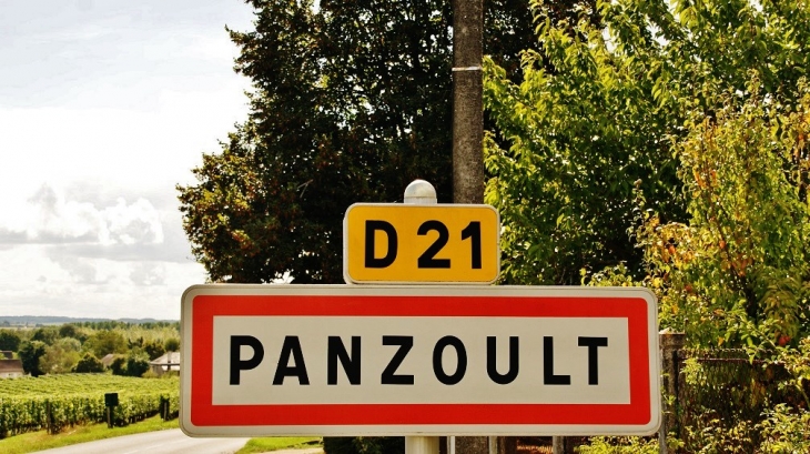  - Panzoult