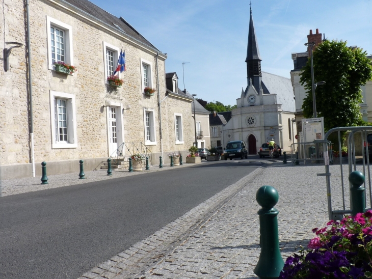 Le centre ville   Crédit : André Pommiès - Pocé-sur-Cisse