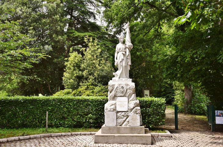 Monument-aux-Morts - Pocé-sur-Cisse