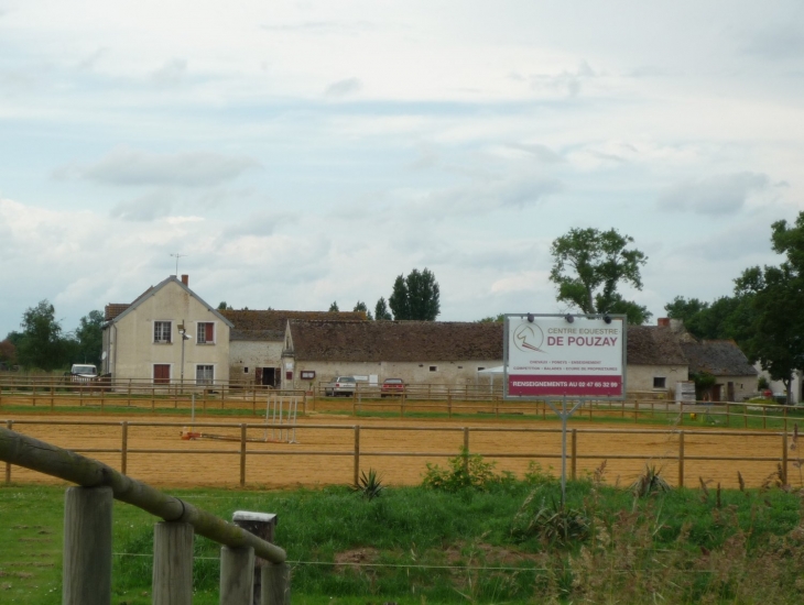 CENTRE    EQUESTRE - Pouzay