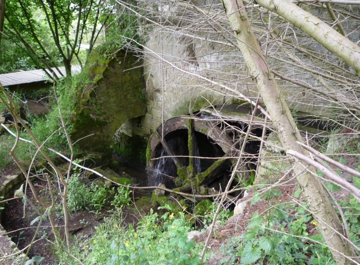 Moulin à eau à Pouzay