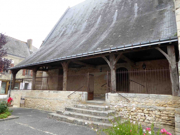 Le porche en charpente - Saint-Hippolyte