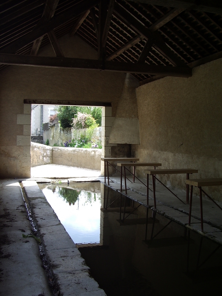 Le lavoir de St Martin Le Beau - Saint-Martin-le-Beau