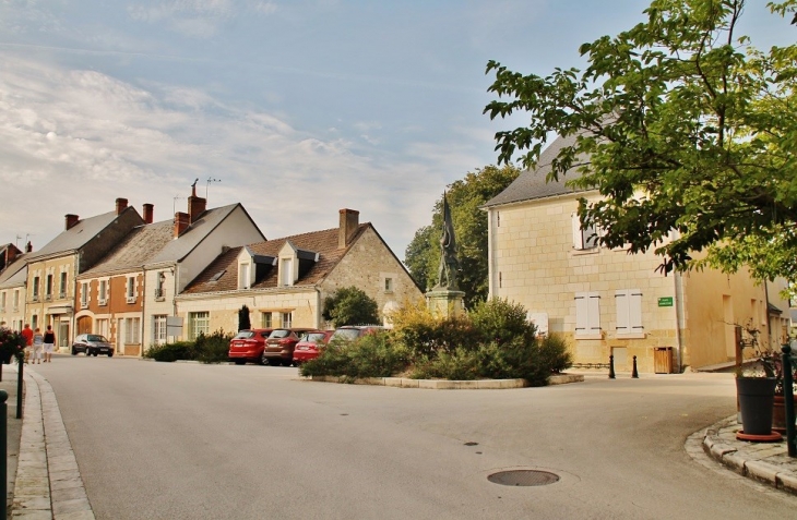 Le Village - Sainte-Catherine-de-Fierbois