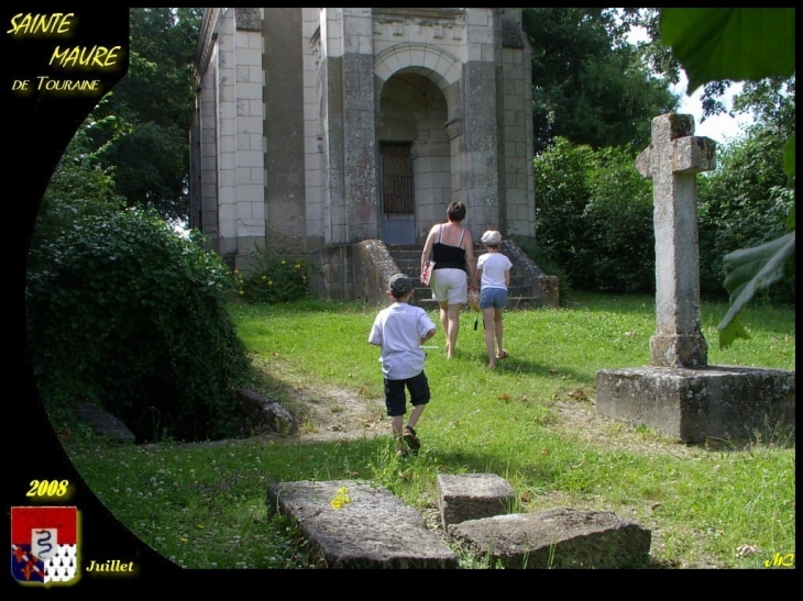 La chapelle des Vierges, à gauche 