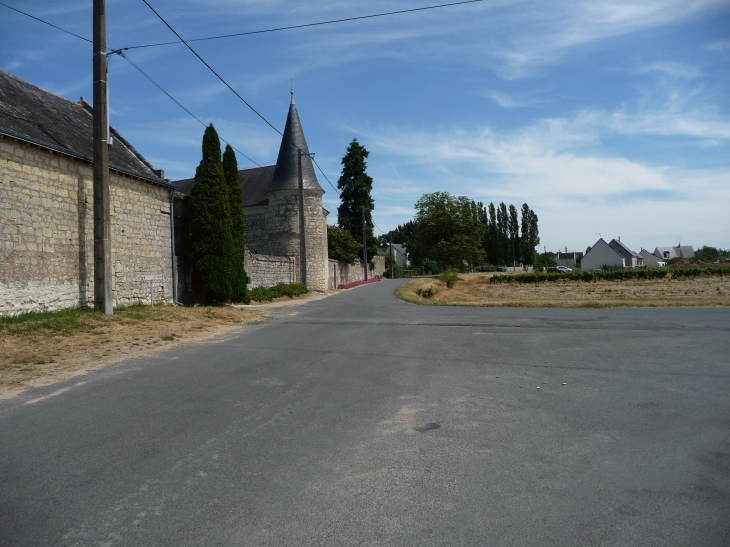 Les places: rue de la sauvagere - Savigny-en-Véron