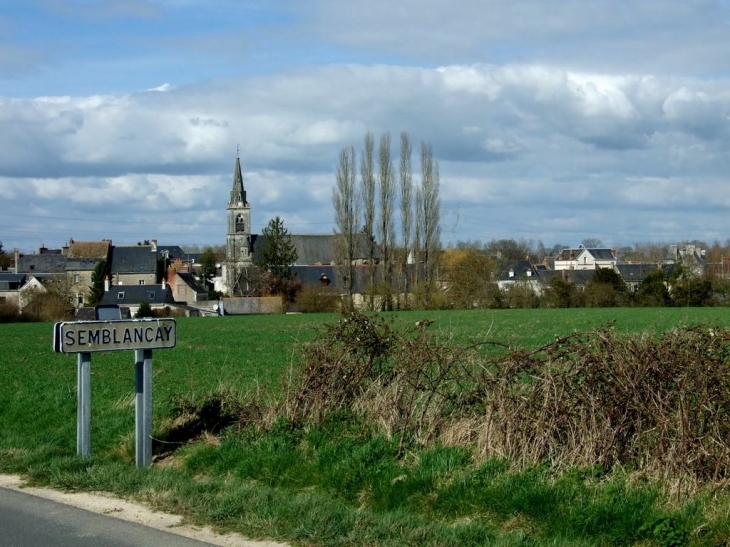 Semblançay depuis la route de Charentilly