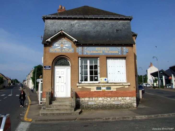 La poste du village, ouverte tous les jours - Semblançay