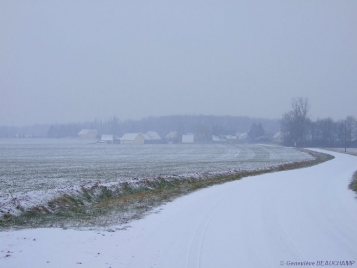 Route de Charentilly, alors qu'il neige - Semblançay