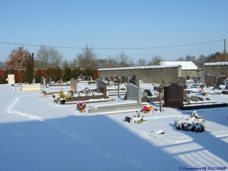 Le cimetière sous la neige - Semblançay