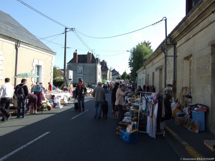 Braderie du dimanche 13 septembre 09. Merci à toutes les personnes figurant sur cette série de photos, pour leur gentillesse et leur sourire. - Semblançay