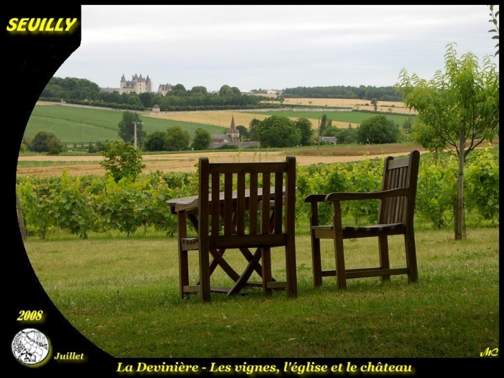 La Devinière - Les vignes,l'église et le château - Seuilly