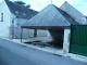 le lavoir situé dans le bourg