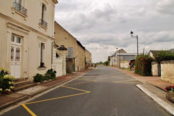 Le Village - Tavant