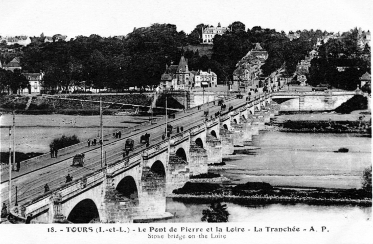 Le Pont de Pierre et la Loire - La tranchée, vers 1920 (carte postale ancienne). - Tours