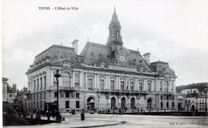 L'Hôtel de ville, vers 1905 (carte postale ancienne). - Tours