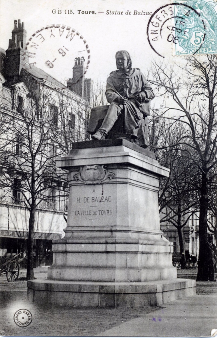 Statue de Balzac, vers 1906 (carte postale ancienne). - Tours