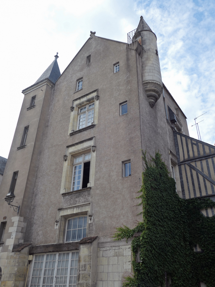 Rue de Châteauneuf : hôtel de Jean Briçonnet - Tours