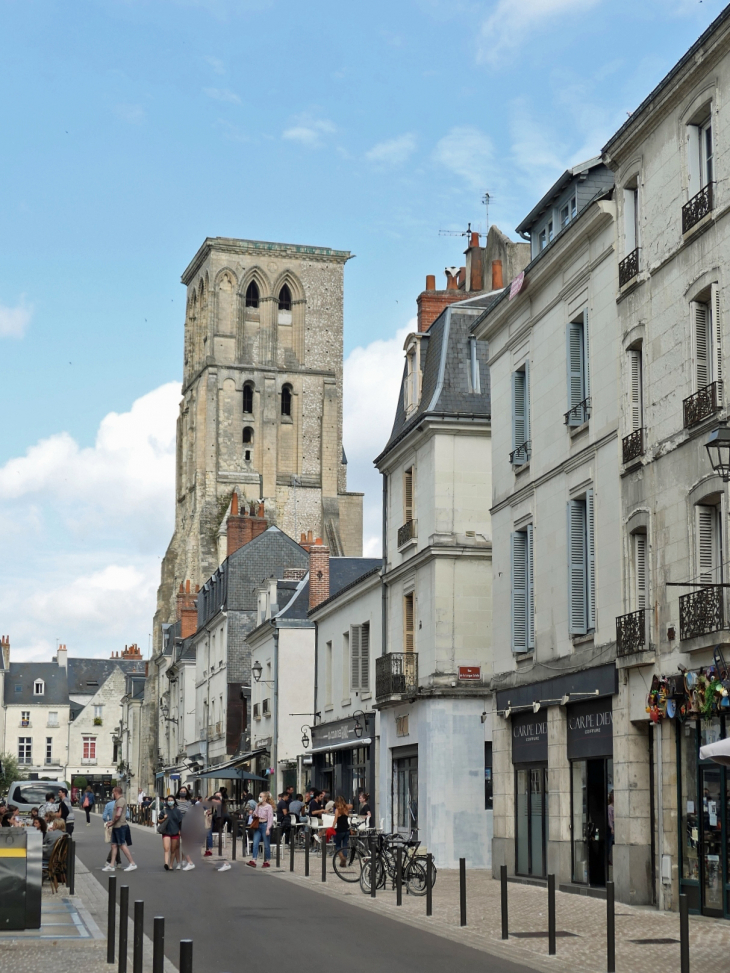 Rue de Châteauneuf : vers l'église Sainte Croix - Tours