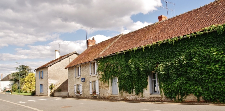 Le Village - Verneuil-le-Château