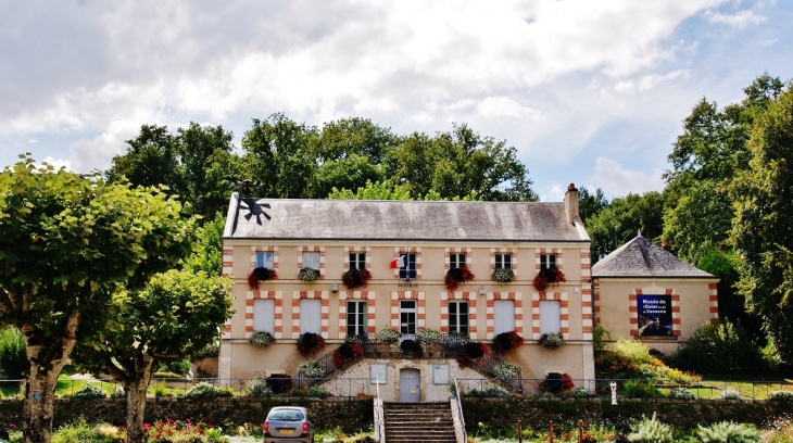 La Mairie - Villaines-les-Rochers