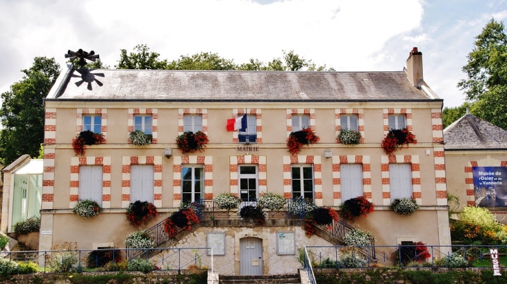 La Mairie - Villaines-les-Rochers