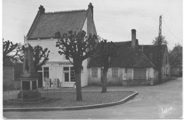 La place du Bourg - Villedômain