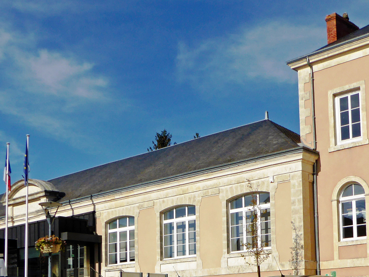 L'entrée de la mairie - Ardentes