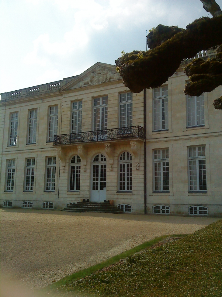 Bouges ou des airs du petit Trianon  - Bouges-le-Château