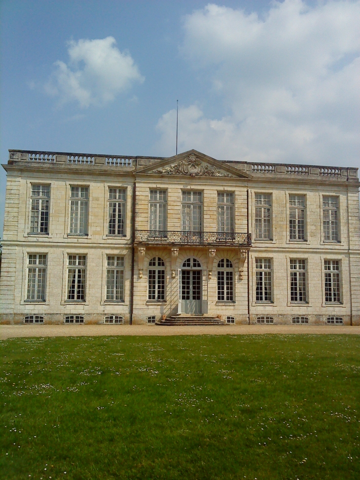  - Bouges-le-Château