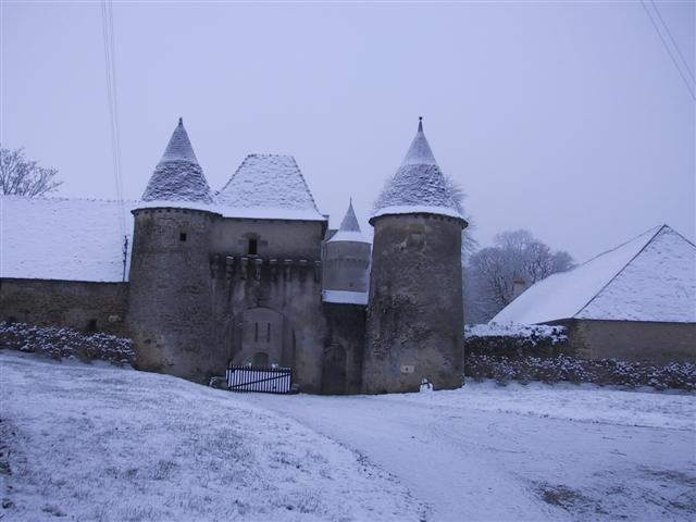 L'entrée du château quand il neige - Chazelet