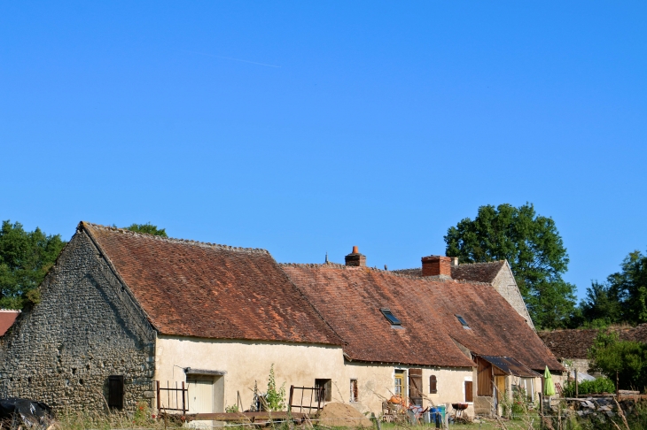 Ancienne ferme peut-être du château de Romefort ? - Ciron