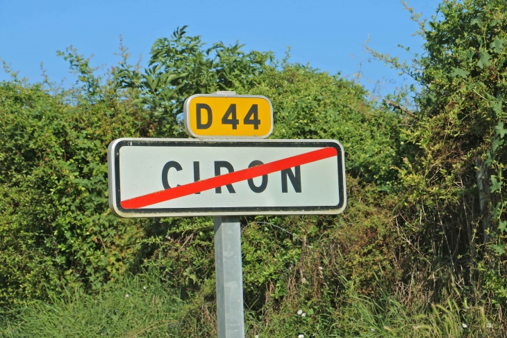 Les habitants sont appelés les Cironnais.