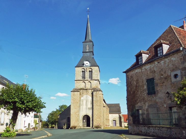 L'église au milieu du village - Crevant