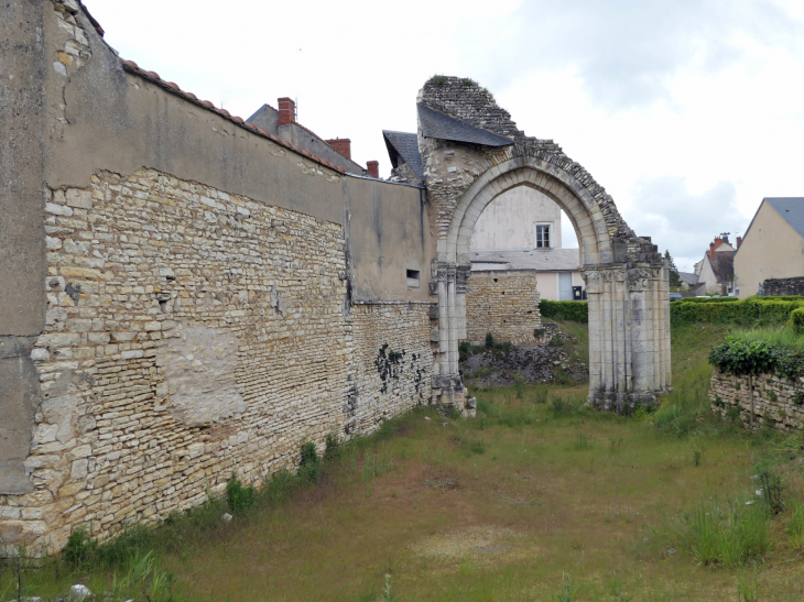 Les vestiges de l'ancienne abbaye - Déols