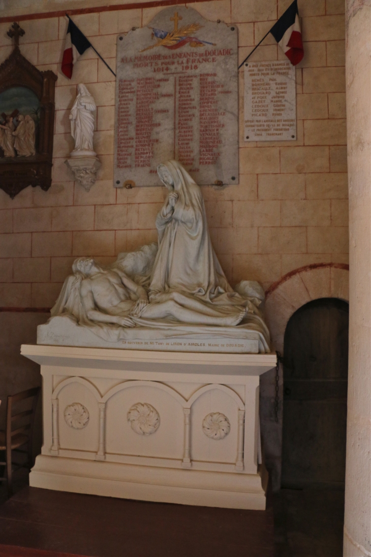 Dans l'église Saint Ambroix. - Douadic