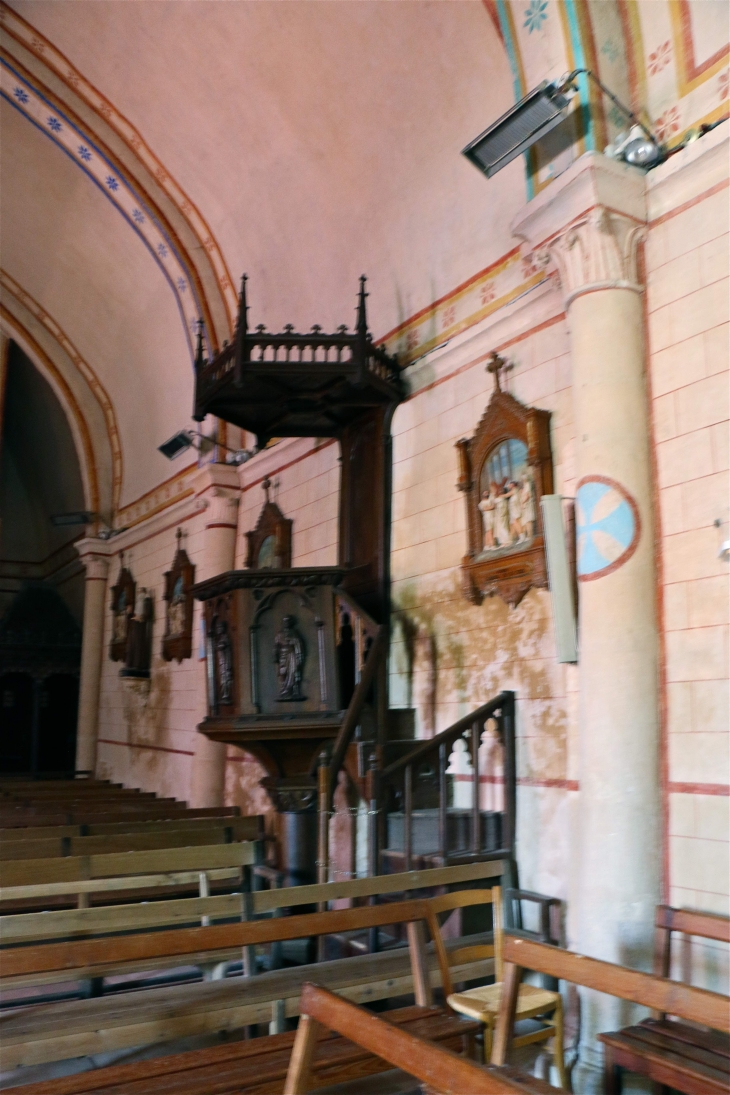 La chaire à prêcher de l'église Saint Ambroix. - Douadic