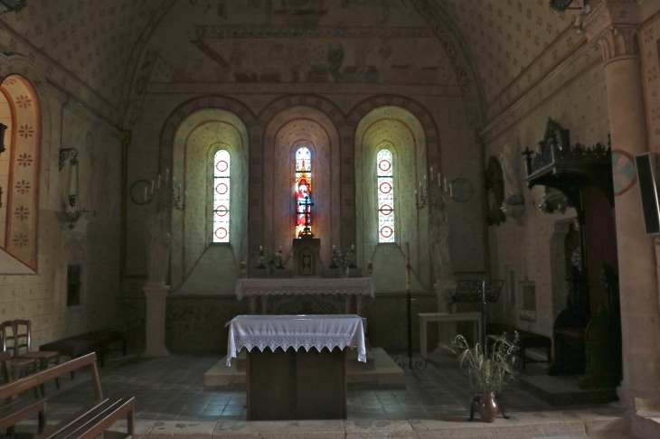 Le choeur de l'église Saint Ambroix. - Douadic