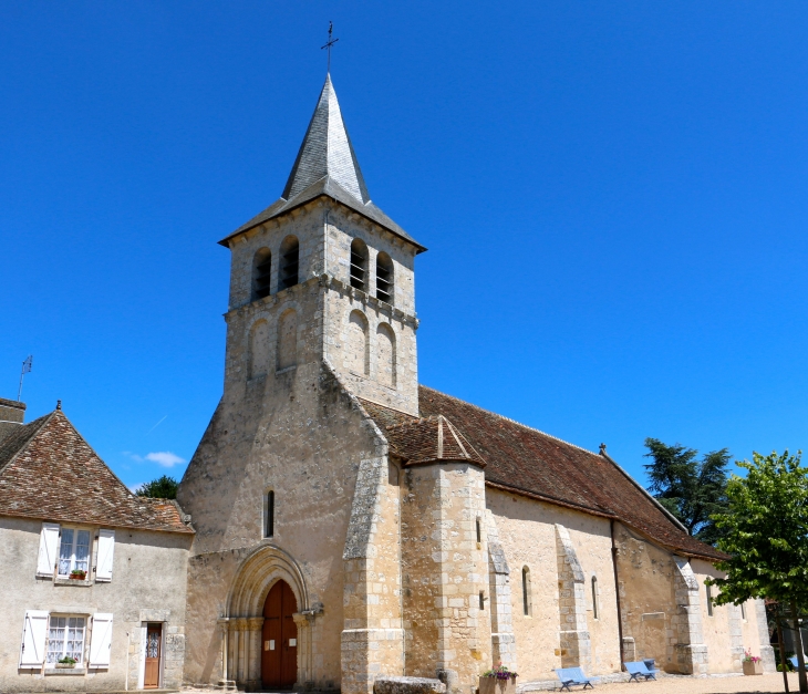 Eglise Saint Ambroix du XIIe siècle. - Douadic