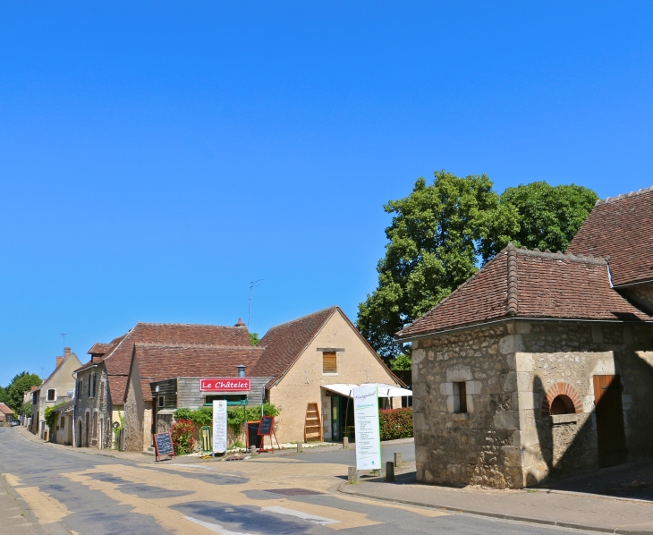 Le Restaurant. - Fontgombault