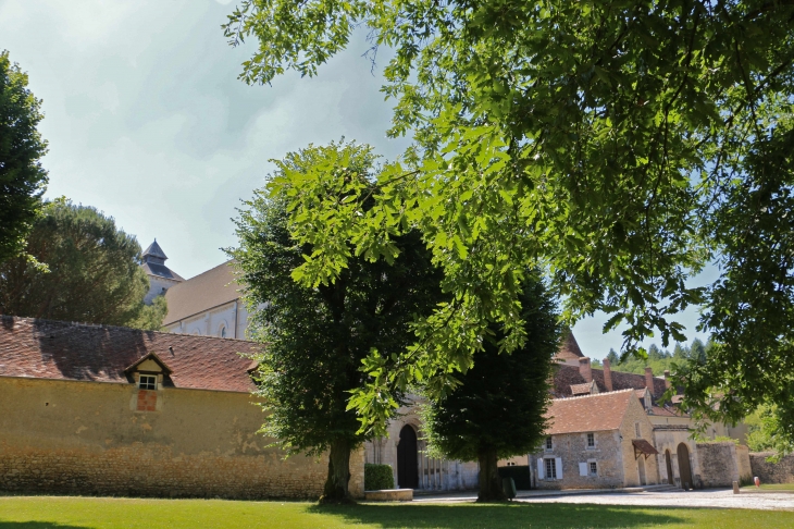 L'Abbaye Notre Dame. - Fontgombault