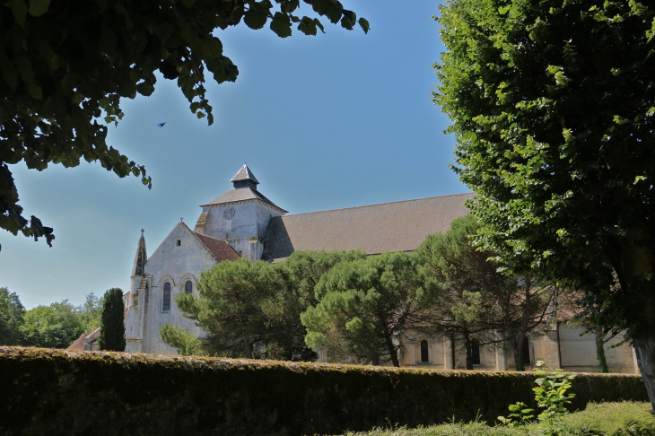 L'Abbaye Notre Dame. - Fontgombault